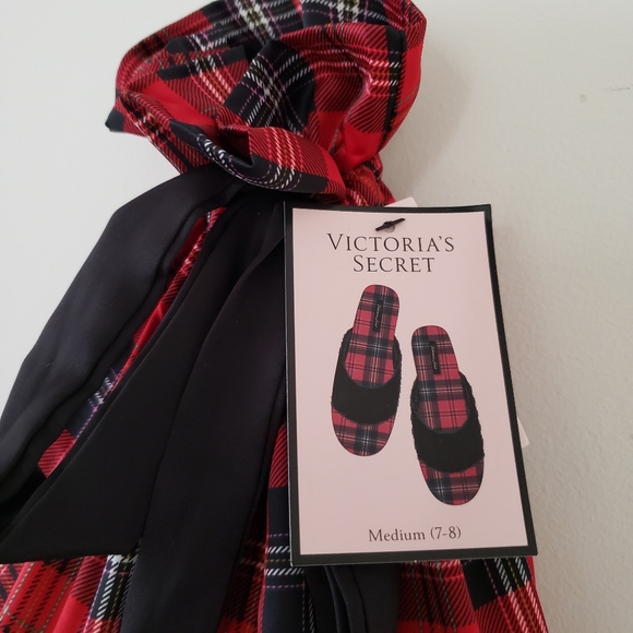 VICTORIA'S Secret Red Plaid Slipper Set NWT - Picture 10 of 13